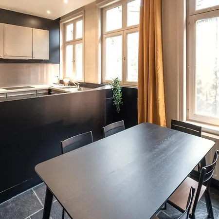 The Charming Hendrik Square Apartment Antwerp