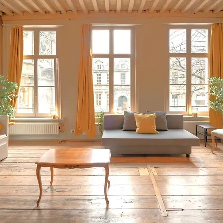 The Charming Hendrik Square Apartment Antwerp