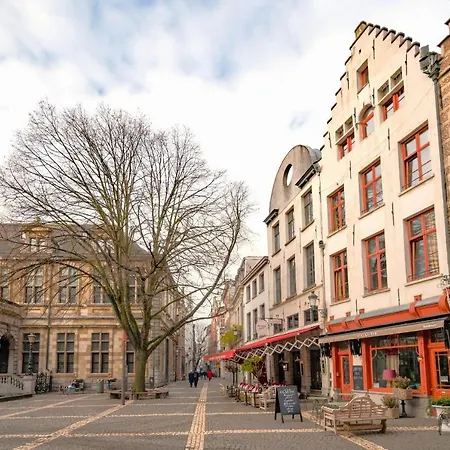 The Charming Hendrik Square * Antwerp