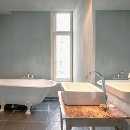 The Charming Hendrik Square Apartment