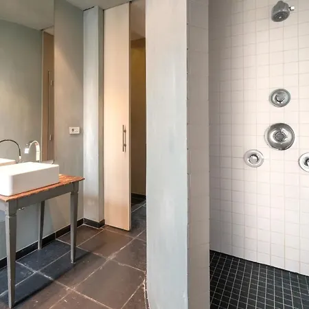 The Charming Hendrik Square Apartment Antwerp
