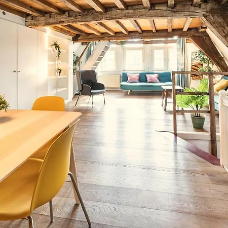 The Charming Hendrik Square Apartment