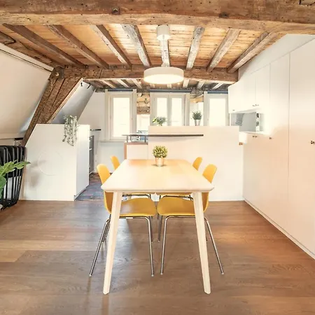 The Charming Hendrik Square Apartment Antwerp